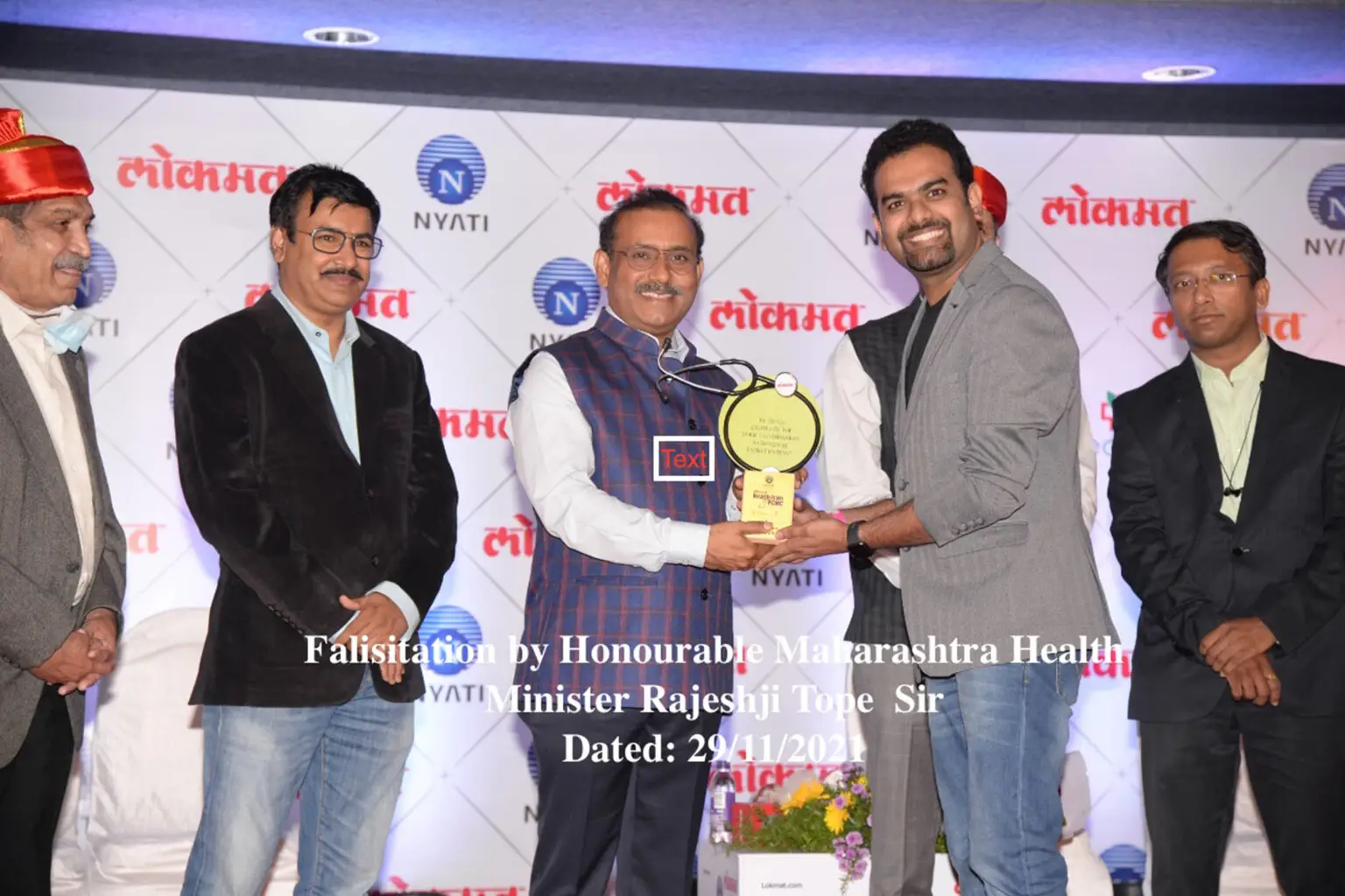 Dr. Shrikant Khanapurkar is leading expert in cosmetic practice and Awarded by PCMC Health icon Mr. Rajesh Tope Sir in 2021